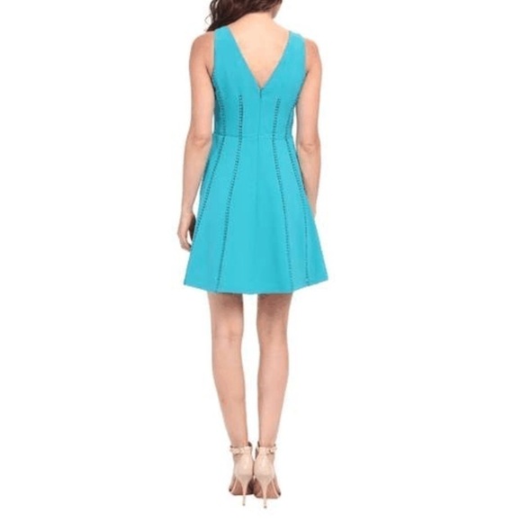 ARYN K V-Neck Flar Mini Dress - Picture 4 of 8